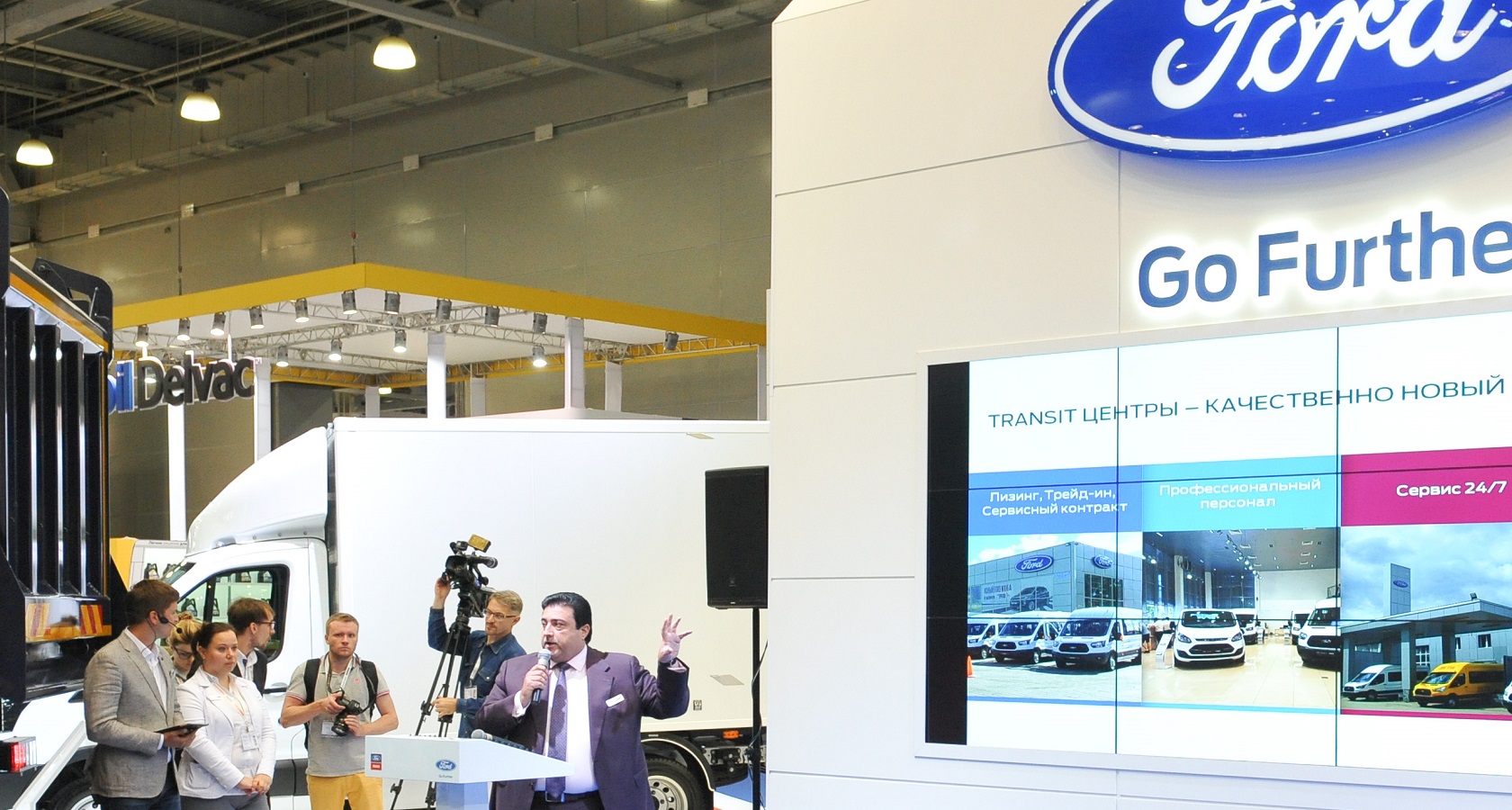 Один из самых ярких спикеров дня — президент Ford Sollers Адиль Шаринов: «Наша цель -- стать номером один в России на рынке легкого коммерческого транспорта. И мы ими будем — номером один» (фото: ГиД / Денис Хуторецкий).