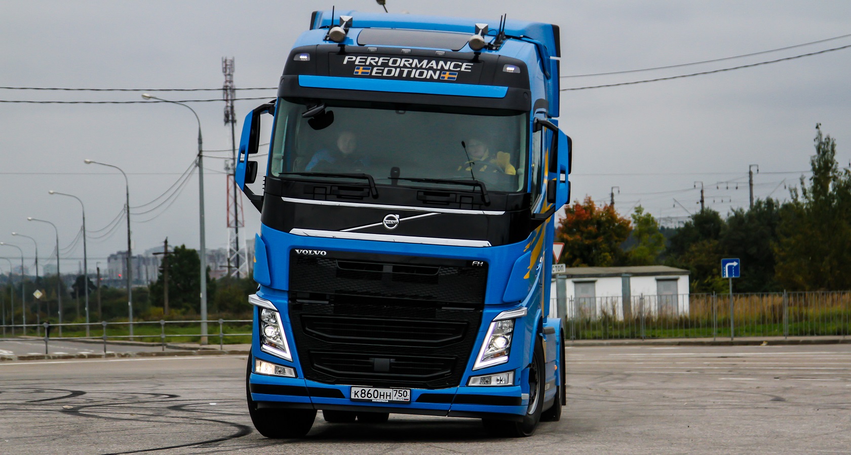 Самым продаваемым грузовым автомобилем в России по итогам месяца впервые стал Volvo FH (фото: Виталий Блинушов)