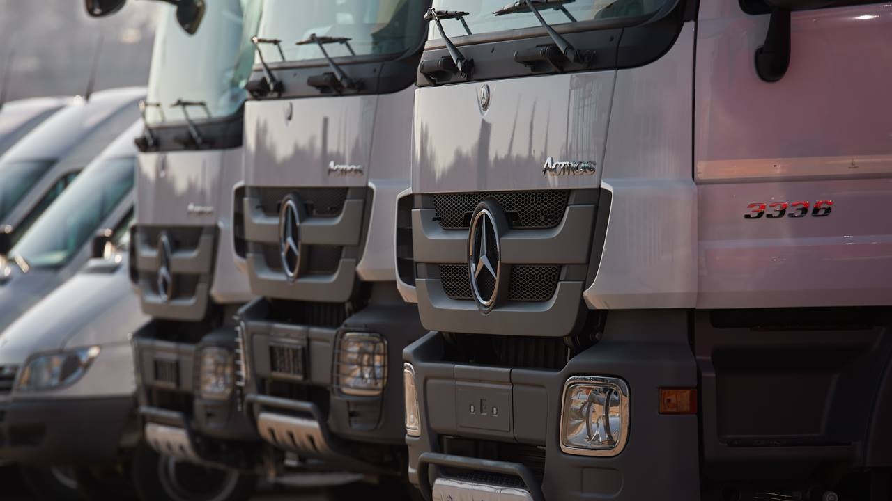 грузовики тягачи Mercedes-Benz