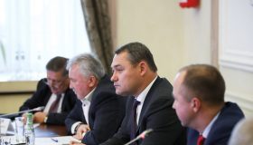 Первый заместитель министра транспорта России Иннокентий Алафинов на общественных слушаниях в Общественной палате РФ