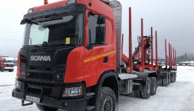 грузовик-лесовоз Scania
